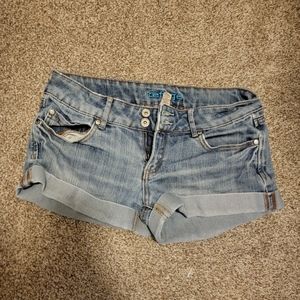Refuge short jean shorts! Comfy & cute